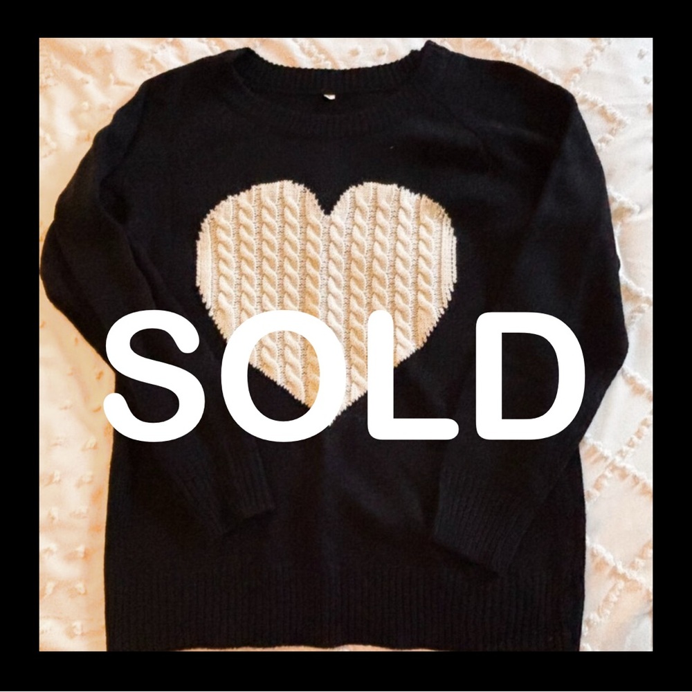 Women's Casual Black Knitted Pullover Crew Neck Sweater with White Heart - L